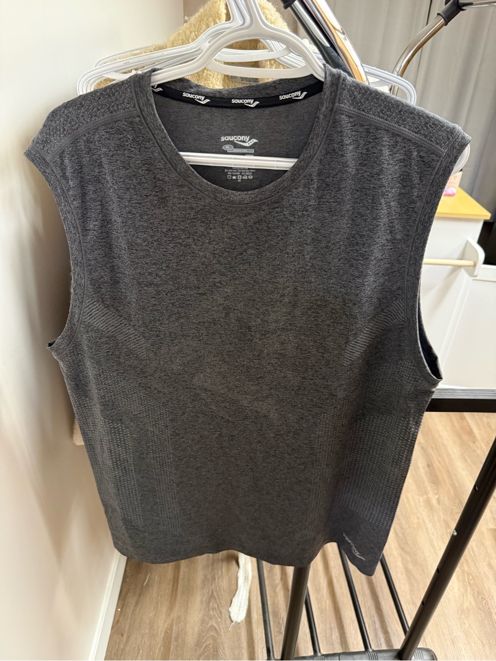Saucony Women’s Heather Charcoal Sleeveless Performance Tank